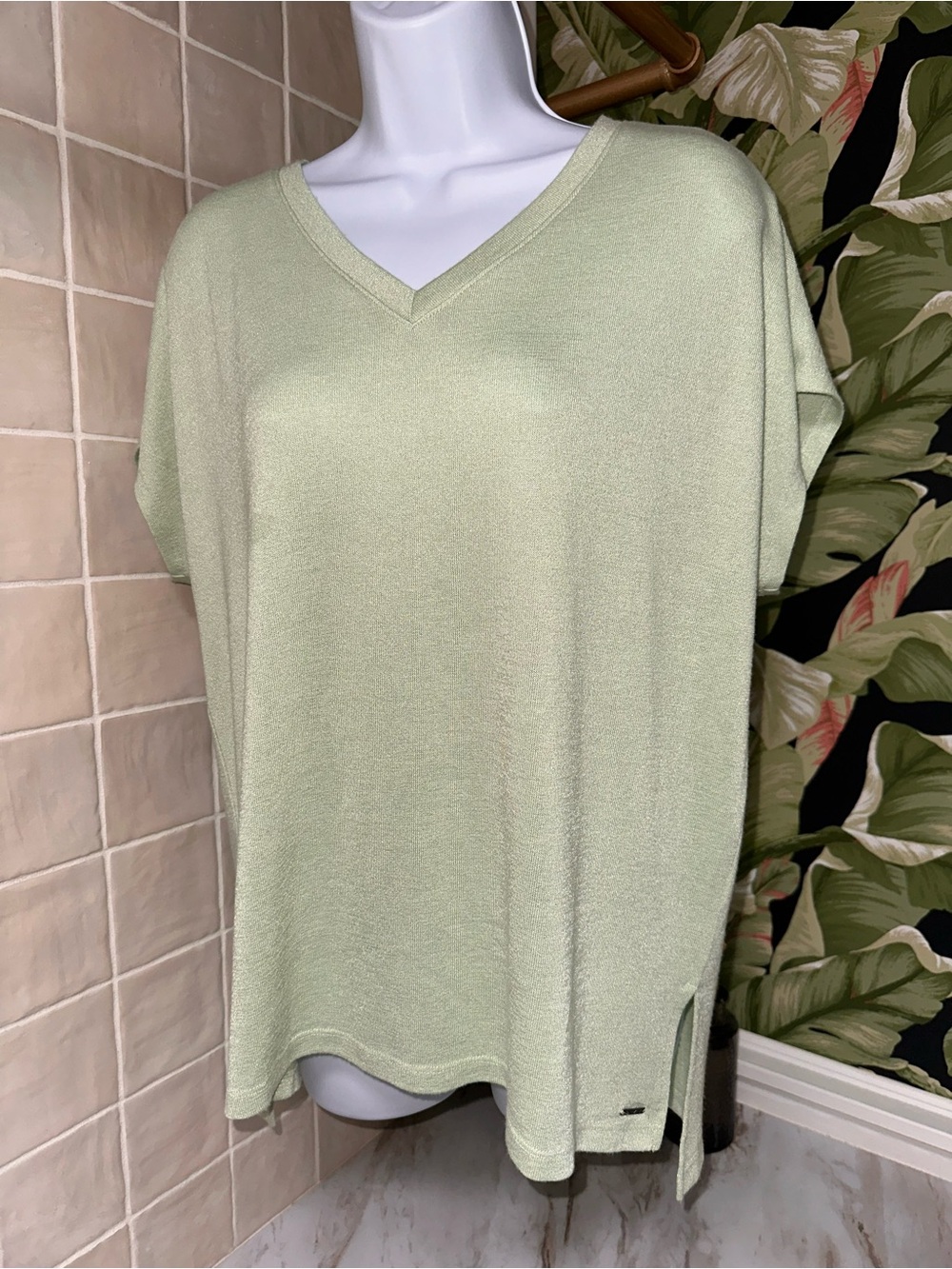 Light green Orvis V-neck tunic top- M